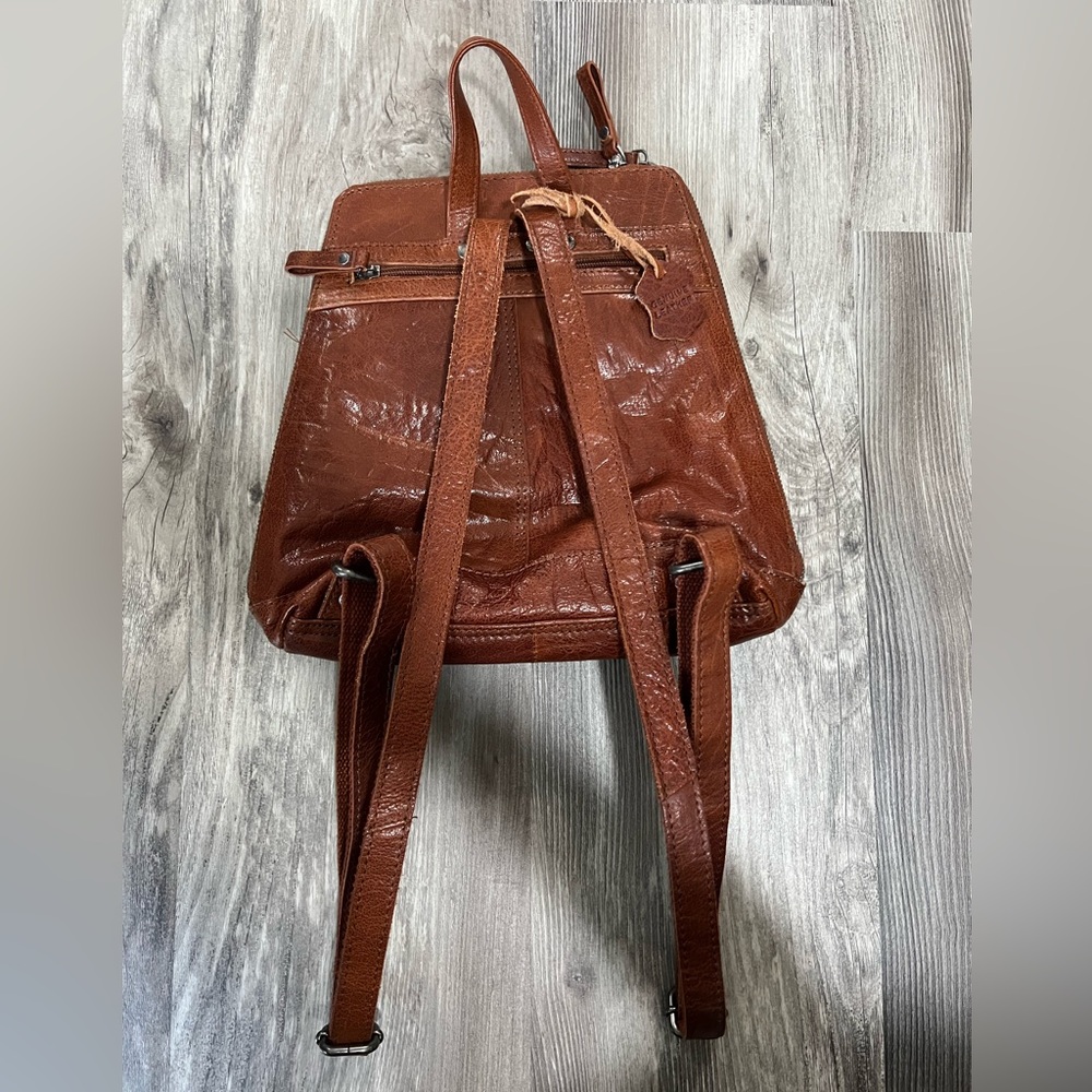 Elegant Brown Leather Women's Backpack - Picture 6 of 8
